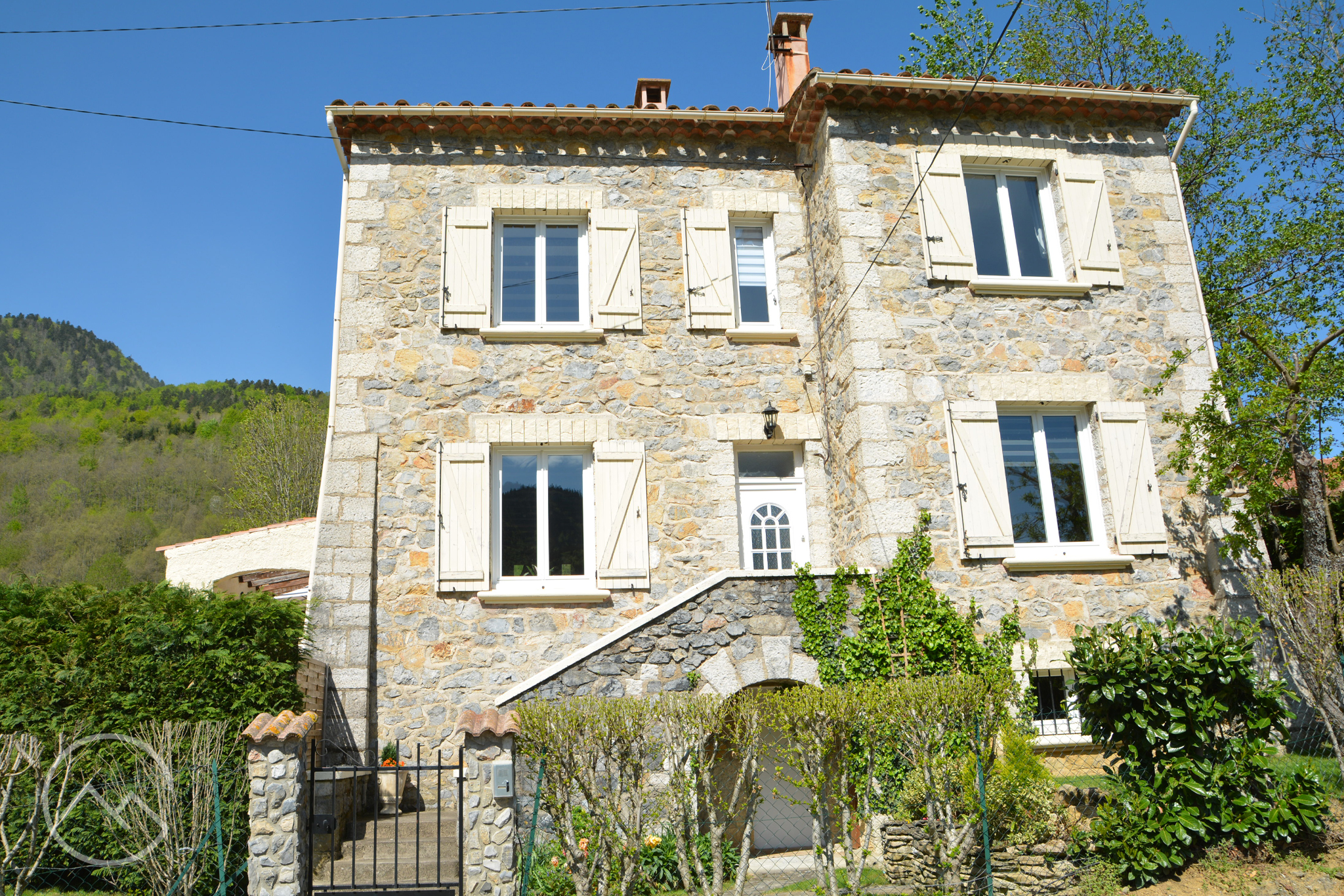 Front of Chez Montagnes villa in South of France